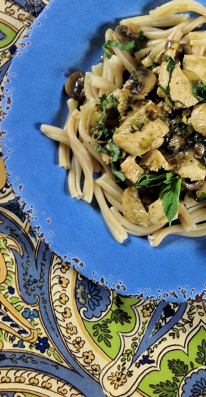 Close up picture of Pasta with Chicken, Mushrooms and Walnuts